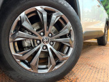 【純正18インチアルミホイール】外観にマッチした純正アルミホイールを装着しております。各種社外アルミホイールや、スタッドレスタイヤも取扱いしております。是非ご相談ください♪
