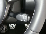 【レーダークルーズコントロール】(全車速追従機能付)付きです。車速に応じて追従支援してくれるので、ロングドライブも快適です。詳細は販売店スタッフまでおたずねください。