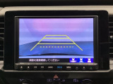 バックでの車庫入れも安心です! リアカメラが付いているバックモニター付のナビを装備しております。操作線もついており距離感も画面から確認できます。
