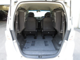 リアーシートを倒しトランクスルーにした所です。どうでしょうこんなに広くて色々な用途に使えますよ!