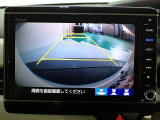 バックも安心のリアカメラ付いています。リアカメラがあると、いつでも安全にバックできますね。死角も減ります。3ビュー切り替え、ガイド線表示なので便利です。