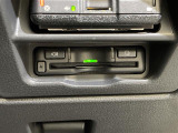 【ETC】有料道路を利用する際に料金所で停止することなく通過できる、ETC車載器(ノンストップ自動料金収受システム機器)が装備されています。セットアップを行うことで利用可能になります。