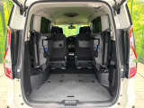 普段のお買い物や通勤、送迎等に十分な荷室スペースを確保しております。セカンドシートを倒すと、大きな荷物の積載も可能です♪