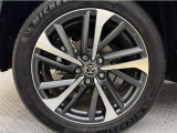 アルミホイール付き!Zグレード専用装備なので車のデザインともマッチしています。