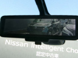 スマートルームミラー、後方がカメラの映像で見れるので視界くっきり、車内に障害物があっても関係ありません。普通のバックミラーとも切りかえが出来ます。