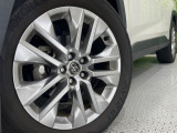 【純正アルミホイール】外観にマッチした純正アルミホイールを装着しております。各種社外アルミホイールや、スタッドレスタイヤも取扱いしております。是非ご相談ください♪
