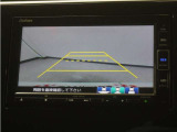 バックカメラ搭載です!車庫入れが苦手な人はもちろん、車両感覚に自信がある人にもお勧めです!見えない箇所が見えるようになるので、低い障害物や隠れてしまっている子供の存在等にも気付く事が出来ます。