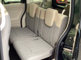 後席も足元広々で快適にドライブ出来ます♪