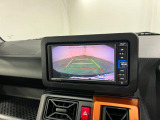 後方の死角をしっかりカバーするバックカメラ付き。駐車が苦手な方にも安心です。