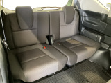 【3列目シート】しっかりした厚みの有るシートになりますので長い時間のドライブでも安心してお乗り頂けます♪