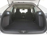 2列目シートを倒すことで、大変広いラゲッジスペースとなります。大きな荷物を積んだりと様々な用途にご利用いただけます。