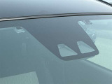 【スマートアシスト】スマートアシストは、前方車両や歩行者を検知して衝突回避を支援する先進安全システムです。事故リスクを低減し、安心してドライブを楽しめます。