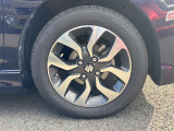 【純正15インチホイール】純正設計ならではの美しいデザインと精密な仕上げで、車両全体のスタイリングを引き立てます。