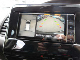 アラウンドビューモニター装備なので上から見下ろす感覚で駐車出来ます。 映像はナビ画面に映ります。