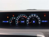 とっても見やすいメーターです。夜間時はラグジュアリーな気分にさせてくれる照明が魅力ですので、夜のドライブも楽しみになりますよ♪