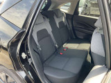 コンパクトな車ですが、後席も充分なスペースを確保しています。足元空間も広くリラックスしてドライブが楽しめます。