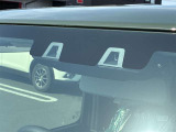 【スズキ】デュアルセンサーブレーキは、前方の車両や歩行者を2種類のセンサーで検知し、衝突の危険がある場合にブレーキを作動。事故リスクを軽減し、安全な運転をサポートします。