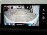 バックカメラの画像です。ガイドラインがスムースな車庫入れをサポートいたします。車庫入れの安心感がアップしますね。