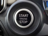 【プッシュスタート】キーが車内にあれば、エンジンの始動・停止はブレーキを踏んでスイッチを押すだけ!キーを取り出す手間を省き、ワンプッシュで操作するので簡単でスムーズ!
