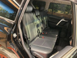 後部座席も気になるようなキズ・汚れやへたり等、大きなダメージはなく、良好な状態です。