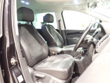 やや硬めの、ゆったりと座れるシートで、ロングドライブも快適です!!