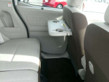 シートバックテーブルも付いてます