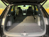 後席を格納すると、これだけの広さが!シーンに合わせたシートアレンジで、大きな荷物も積むことが出来ます♪