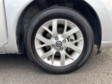 【純正ホイール】純正設計ならではの美しいデザインと精密な仕上げで、車両全体のスタイリングを引き立てます。