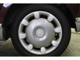 ホイールキャップ付スチールホイールを装着しています。個性的なファニーデザインのホイールキャップはムーブキャンパスの魅力アイテムのひとつです。