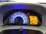 とっても見やすいメーターです。夜間時はラグジュアリーな気分にさせてくれる照明が魅力ですので、夜のドライブも楽しみになりますよ♪
