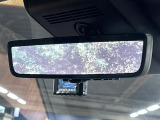 【デジタルインナーミラー】後席の大きな荷物や同乗者で後方が確認しづらい時でも安心!カメラが撮影した車両後方の映像をルームミラー内に表示。クリアな視界で状況の確認が可能です!