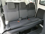セカンドシートあり。(6:4分割式リクライニングシート)定員2/5名です。