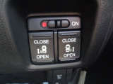 両側スライドドアは運転席スイッチでも開閉操作可能です