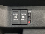 リアドアは乗り降りに便利な両側電動スライドドアです。また運転席に座っていながらスイッチ操作で自在にスライドドアを開け閉めできます。