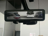 ☆スマートルームミラー☆を装備してます。必要に応じてカメラとミラーが切り替え出来ます。後席など人や荷物で後ろが見えにくい時もしっかり後方確認が出来ますので、安心です♪