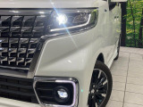 【LEDヘッドライト】悪天候や夜間走行時も良好な視界を確保し安心して運転できる高輝度LEDヘッドライトを装備!点灯速度が早く、消費電力も抑えられています。