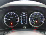 とっても見やすいメーターです。夜間時はラグジュアリーな気分にさせてくれる照明が魅力ですので、夜のドライブも楽しみになりますよ♪