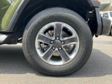 タイヤサイズは255/70R18です。