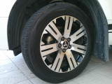 アルミホイールを装備しております。