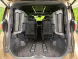 ラゲッジルームは、大容量のスペースを確保。普段のお買い物からレジャーまで、幅広く活躍してくれます!また、リアシートを倒すことでバリエーション豊かにお使いいただけます。