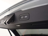 パワーテールゲート(ハンズフリー・オープニング/クロージング機構付) を装備しており、両手が荷物でふさがっていてもキーを所持していれば開閉できます。