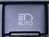オートマチックハイビームを装備しております。