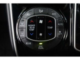 運転席と助手席、それぞれ温度調節ができ、オールシーズン快適なオートエアコンとなっております!