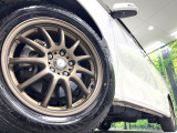 【17インチアルミホイール】外観にマッチしたアルミホイールを装着しております。各種アルミホイールや、スタッドレスタイヤも取扱いしております。是非ご相談ください♪