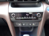 オートエアコン付き!車内温度を設定すると、風量を自動で調節してくれます。