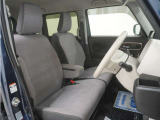 運転席のスペースはゆったりしていて、視界も広く確保されているので普段の運転からロングドライブまで快適です。