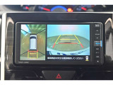 パノラミックビューモニター付きです。車両を上から見たような映像をディスプレイオーディオ画面に表示。運転席からの目視だけでは見にくい、車両周辺の状況をリアルタイムでしっかり確認できます。