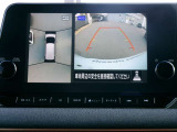 まるで上空から見下ろしているような感じで駐車が楽にできるインテリジェントアラウンドビューモニター!幅寄せが苦手な方でもサイドビューで確認することができます
