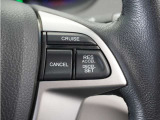 【クルーズコントロール】ステアリングの右側には高速道路で威力を発揮するオートクルーズの操作スイッチががついています。手元で操作ができるので、安全に運転できます!