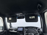 ミラー付きのサンバイザーが装備されています!